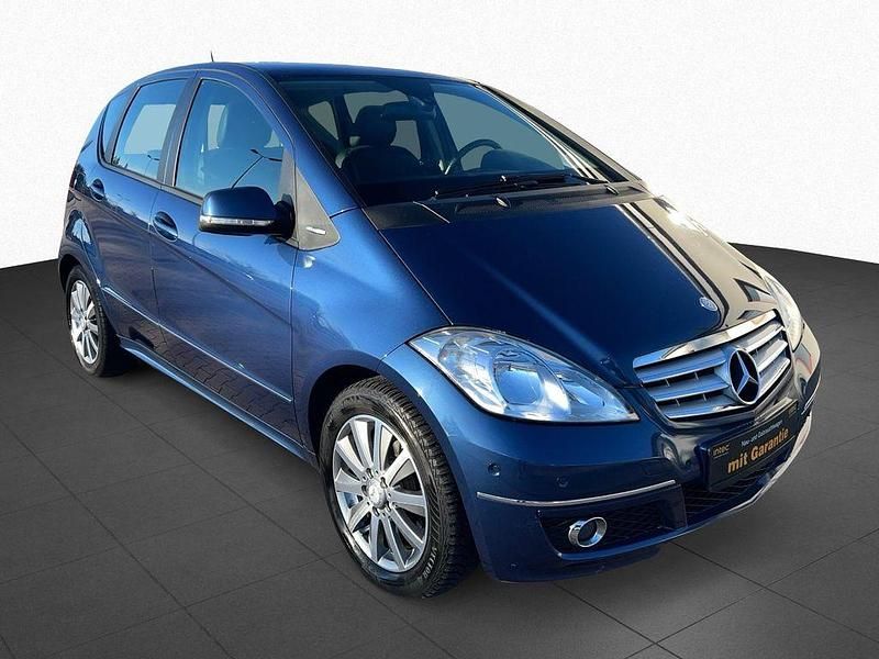 Blau Gebraucht 2011 Mercedes A160 Avantgarde Limousine | 5.799 € (Fairer Preis) - Bild 1/4