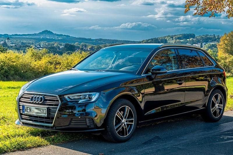 Schwarz Gebraucht 2016 Audi A3 Comfort Limousine | 12.600 € (Superpreis) - Bild 1/4