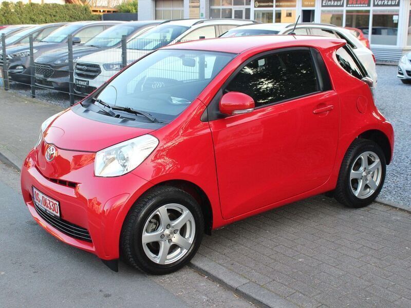 Super red 5 Gebraucht 2009 Toyota iQ Kleinwagen | 5.995 € (Fairer Preis) - Bild 1/4
