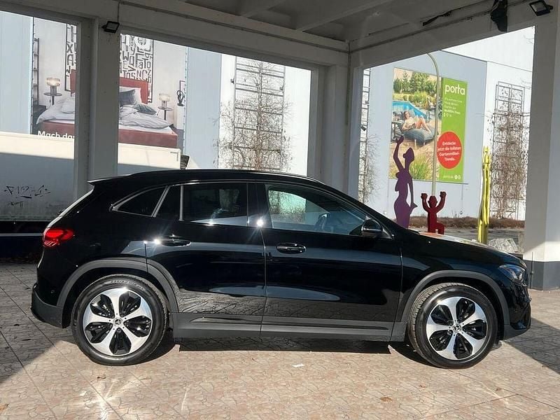 Gebraucht Mercedes GLA200 Progressive 163 PS (119 kW) 2025 Unilack nachtschwarz SUV