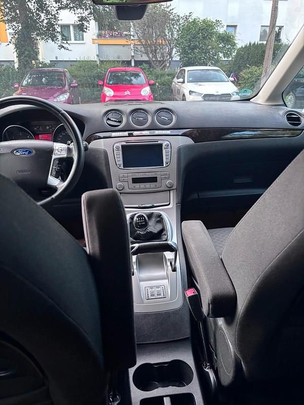 Gebraucht Ford Galaxy 140 PS (102 kW) 2010 Grau Van / Kleinbus