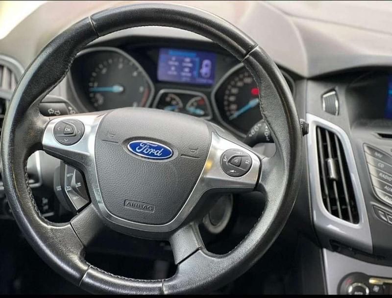 Gebraucht Ford Focus Titanium 116 PS (85 kW) 2013 Grau Kombi