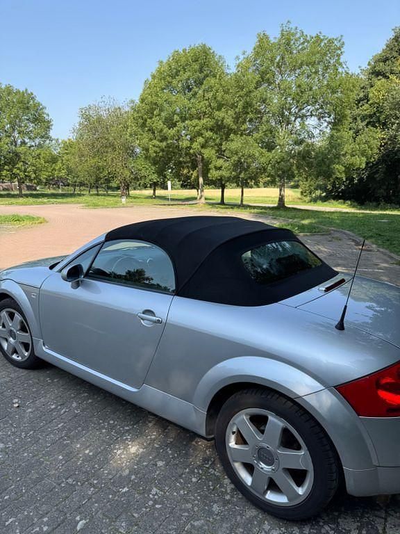Silber Gebraucht 1999 Audi TT Roadster Sport Cabrio | 12.500 € (Teuer) - Bild 1/4