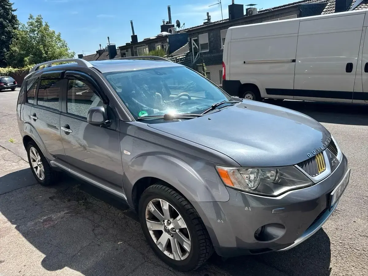 Gebraucht Mitsubishi Outlander 156 PS (114 kW) 2009 Grau SUV