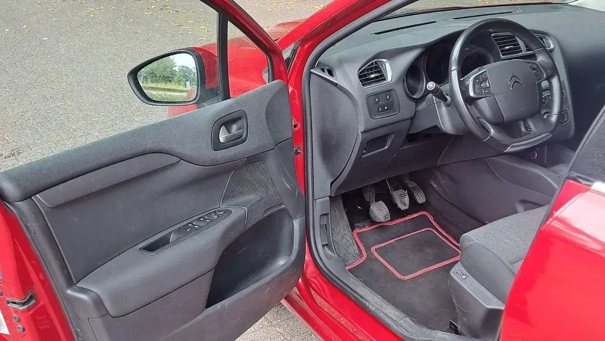 Gebraucht Citroën C4 PureTech 131 PS (96 kW) 2017 Rot Limousine