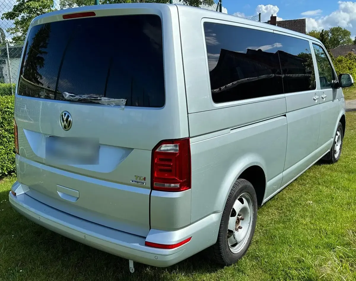 Gebraucht VW Multivan 150 PS (110 kW) 2016 Silber Van / Kleinbus