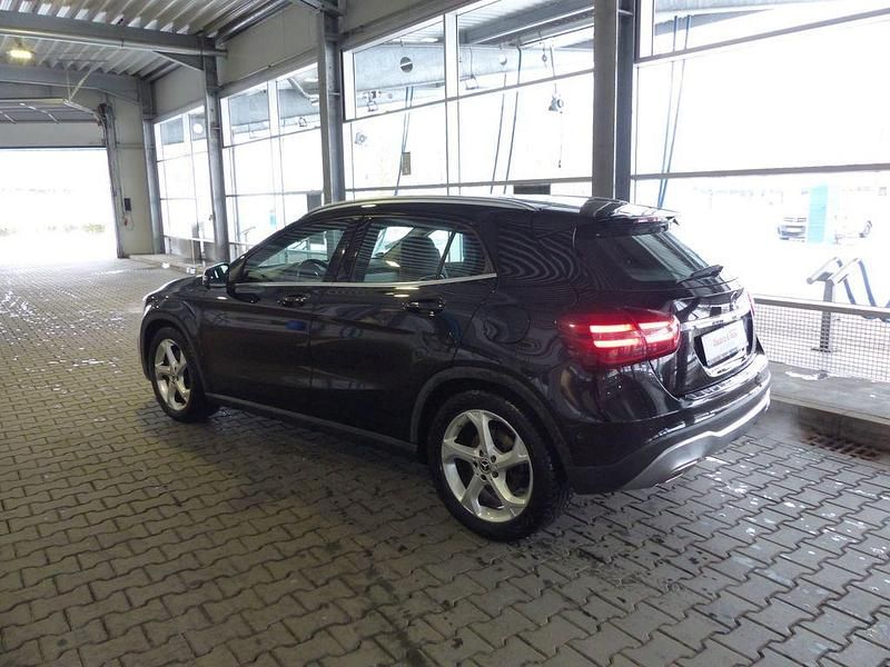 Gebraucht Mercedes GLA220 Urban 184 PS (135 kW) 2018 Schwarz SUV
