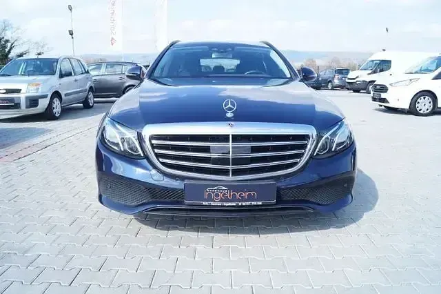 Gebraucht Mercedes E200 160 PS (117 kW) 2020 Blau Limousine