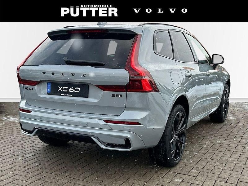 Neu Volvo XC60 Plus 250 PS (183 kW) 2025 Grau SUV