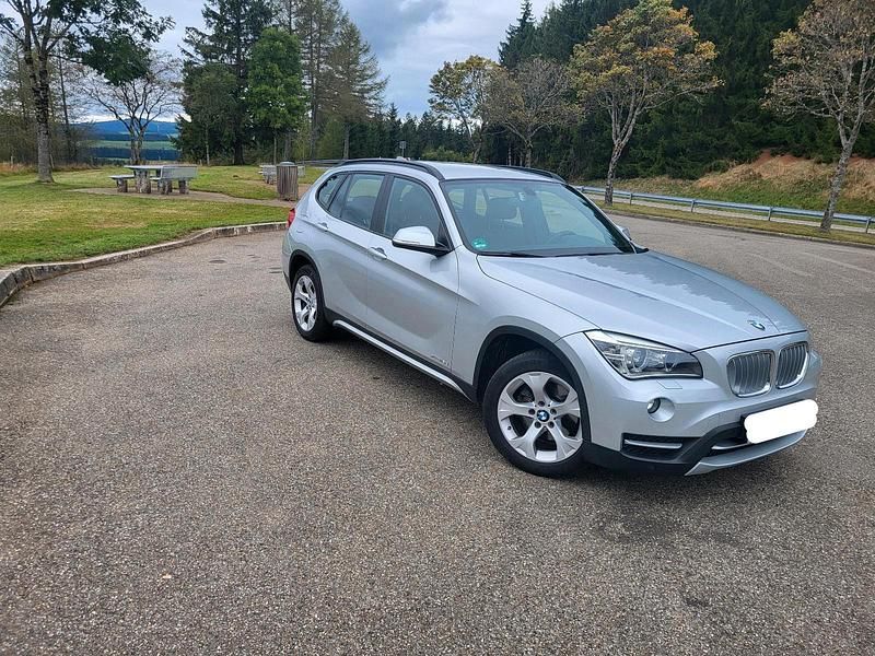 Silber Gebraucht 2014 BMW X1 xLine SUV | 12.000 € (Fairer Preis) - Bild 1/4