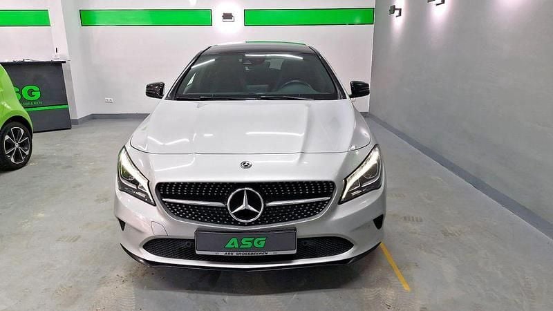 Gebraucht Mercedes CLA200 Shooting Brake Urban 136 PS (100 kW) 2018 Silber Kombi