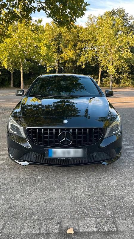 Schwarz Gebraucht 2013 Mercedes CLA200 Limousine | 11.000 € (Superpreis) - Bild 1/4
