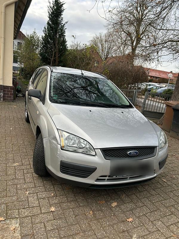 Andere farben Gebraucht 2005 Ford Focus Limousine | 1.450 € (Superpreis) - Bild 1/4