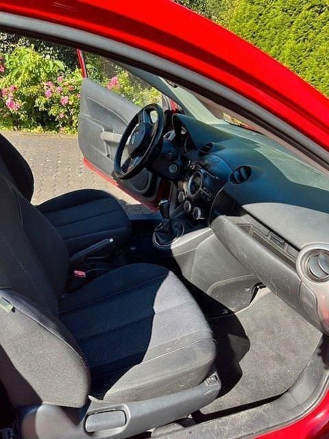 Rot Gebraucht 2008 Mazda 2 Inclusive Limousine | 1.950 € (Fairer Preis) - Bild 1/4