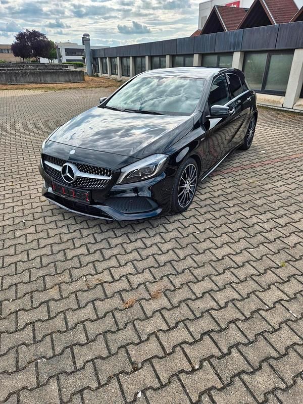 Schwarz Gebraucht 2017 Mercedes A200 Edition Limousine | 13.800 € (Etwas zu teuer) - Bild 1/4