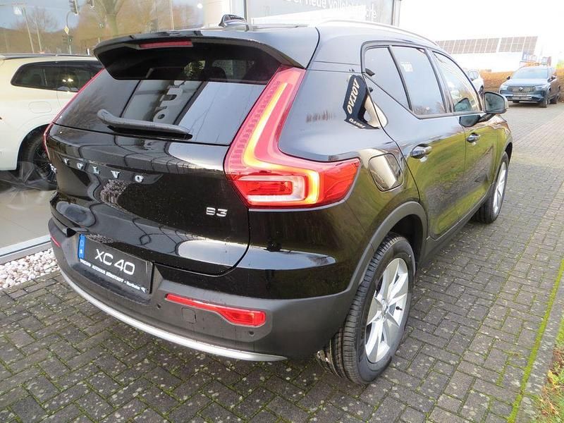 Neu Volvo XC40 Core 163 PS (119 kW) 2026 Grau SUV