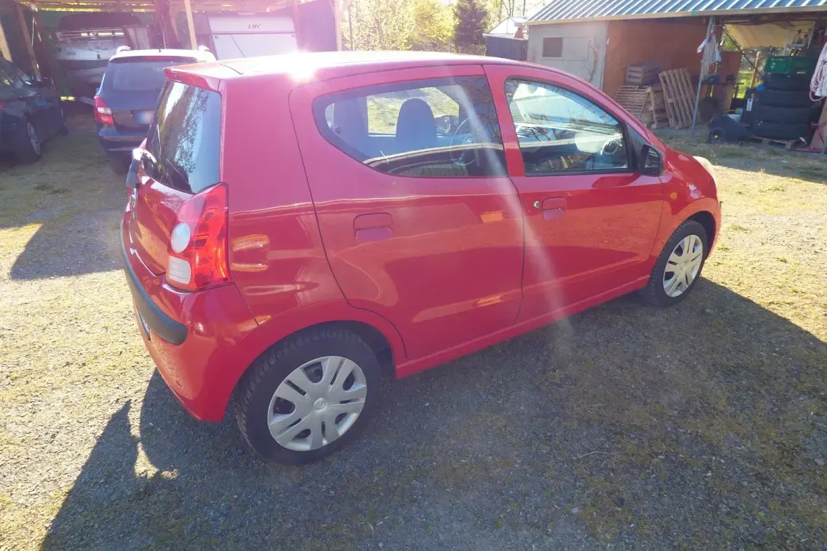 Gebraucht Nissan Pixo 68 PS (50 kW) 2009 Rot Kleinwagen