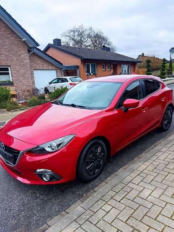 Rot Gebraucht 2014 Mazda 3 Sports-Line Limousine | 10.250 € (Fairer Preis) - Bild 1/4