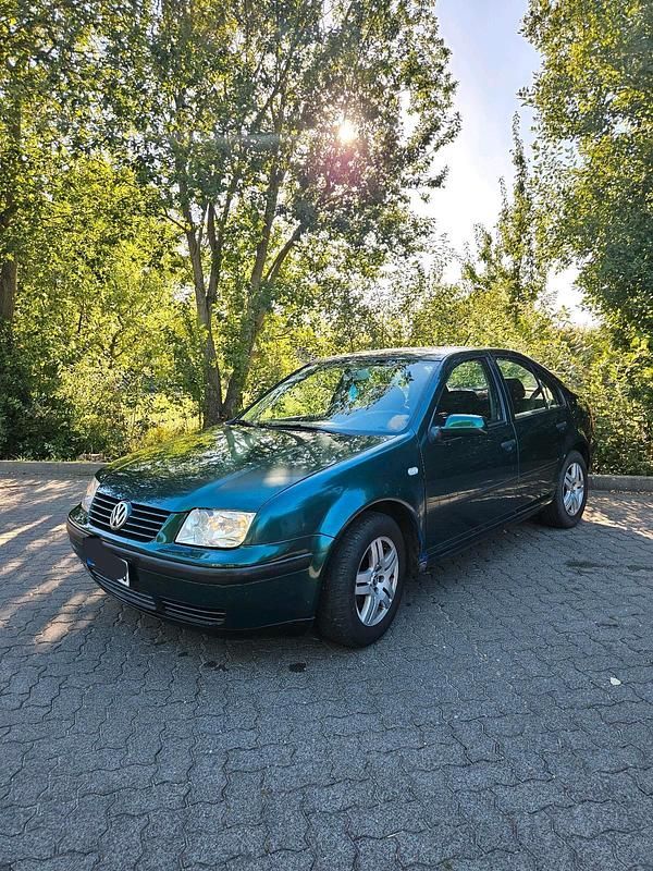 Grün Gebraucht 2000 VW Bora Limousine | 1.200 € (Guter Preis) - Bild 1/4