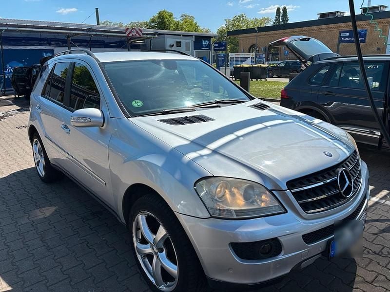 Silber Gebraucht 2006 Mercedes ML280 SUV | 5.400 € (Guter Preis) - Bild 1/4