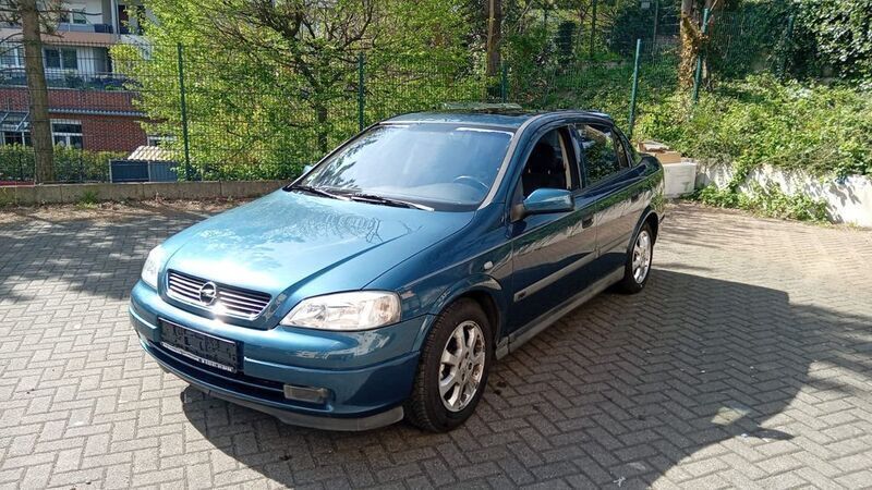 Grün Gebraucht 2001 Opel Astra Comfort Limousine | 2.650 € (Teuer) - Bild 1/4