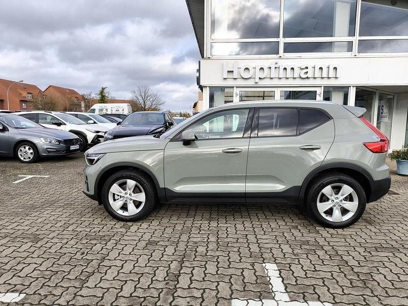 Gebraucht Volvo XC40 163 PS (119 kW) 2022 Sage green / metallic SUV