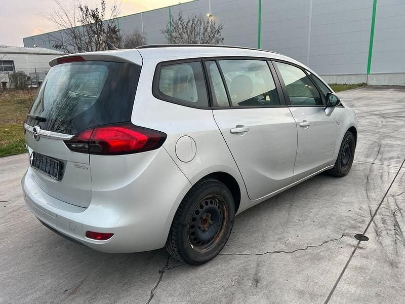 Gebraucht Opel Zafira Edition 140 PS (102 kW) 2016 Silber Van / Kleinbus