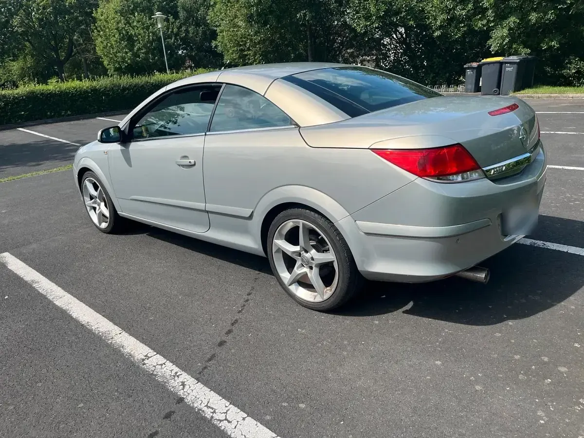 Gebraucht Opel Astra 140 PS (102 kW) 2007 Silber Cabrio