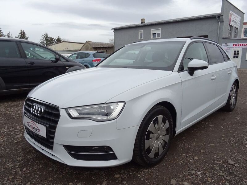 Weiß Gebraucht 2013 Audi A3 Sportback Ambition Limousine | 11.990 € (Guter Preis) - Bild 1/4