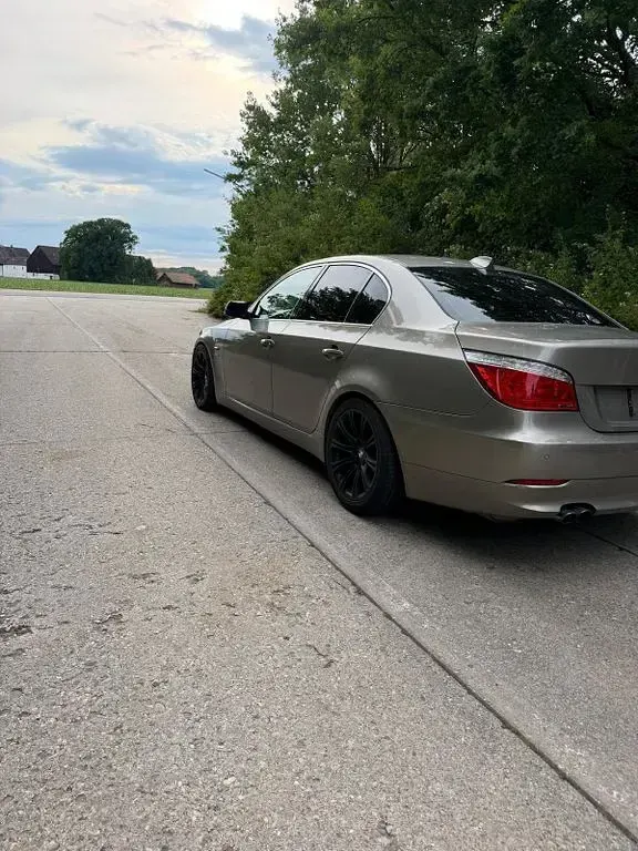 Gebraucht BMW 525 197 PS (144 kW) 2008 Gold Limousine