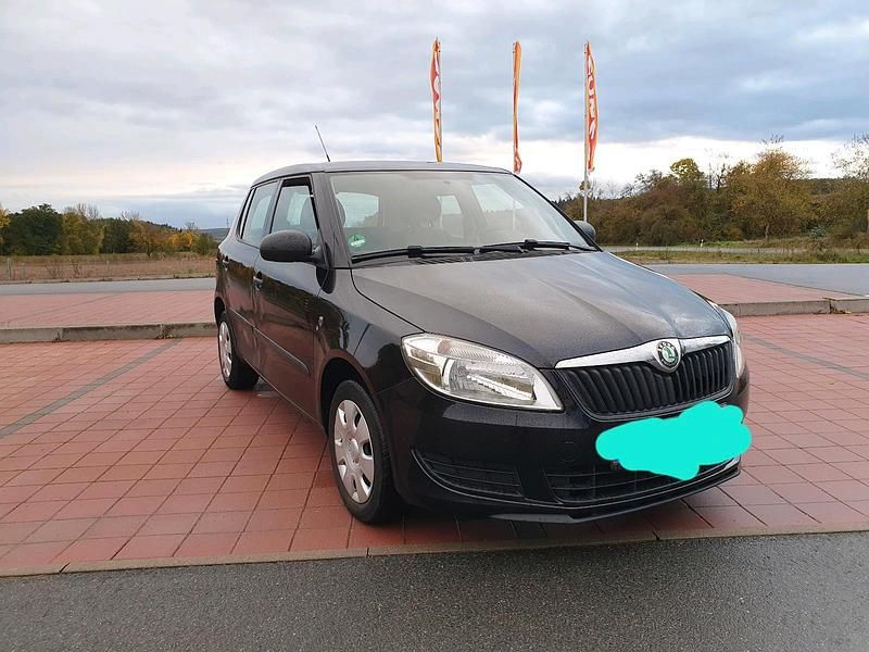 Schwarz Gebraucht 2010 Skoda Fabia Kleinwagen | 1.350 € (Guter Preis) - Bild 1/4