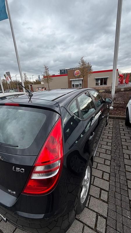 Gebraucht Hyundai i30 129 PS (94 kW) 2010 Schwarz Kombi