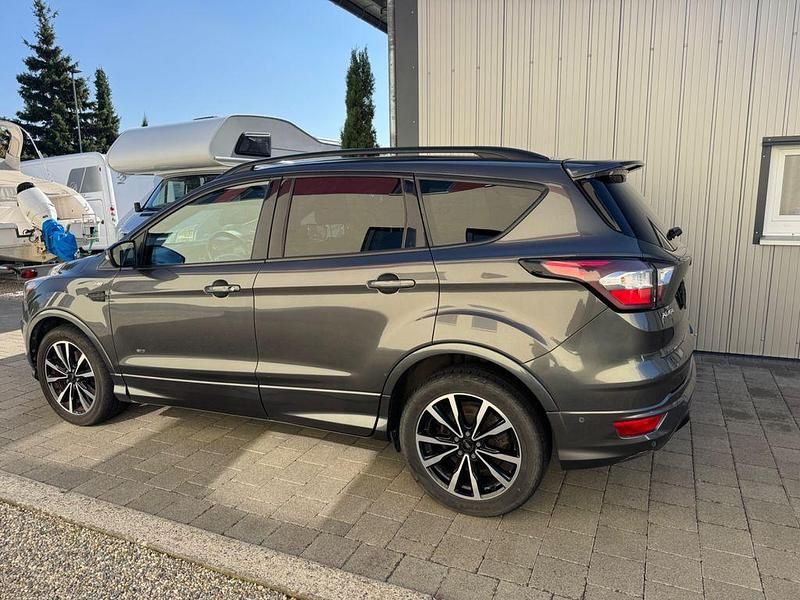 Gebraucht Ford Kuga ST-Line 179 PS (131 kW) 2017 Grau SUV
