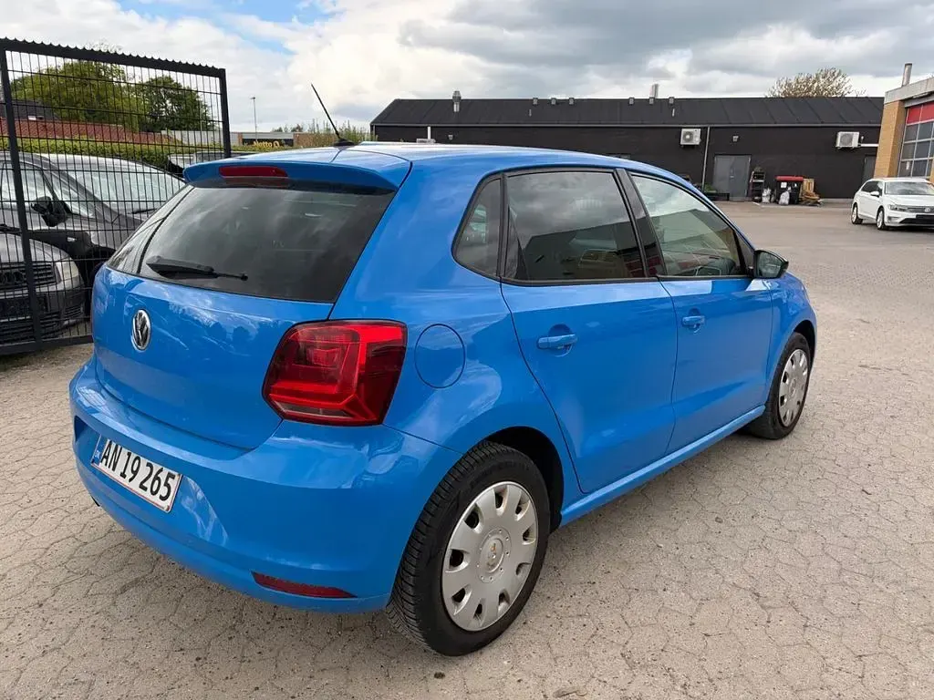 Second-hand VW Polo 90 CP (66 kW) 2014 Albastru Berlinǎ