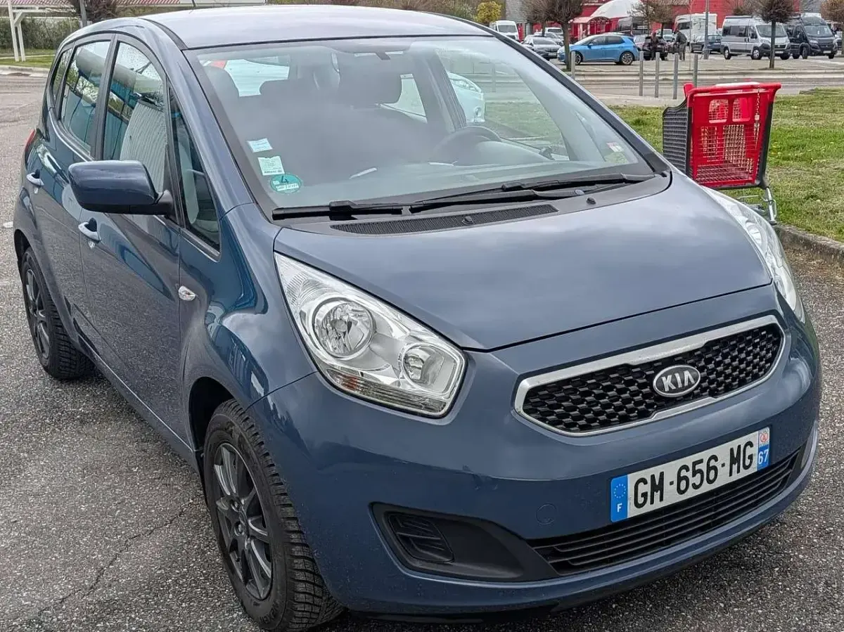 Gebraucht Kia Venga Attract 90 PS (66 kW) 2012 Blau Kleinwagen