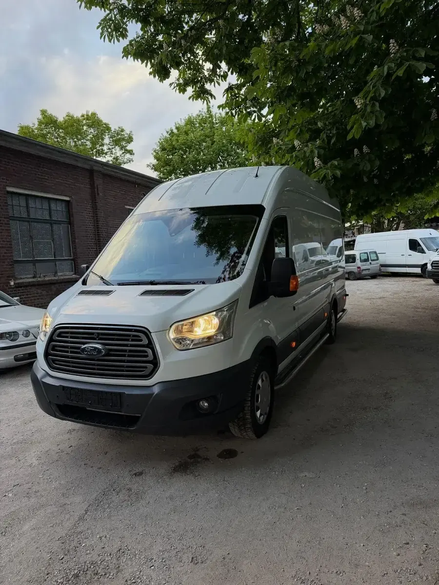 Second-hand Ford Transit 140 CP (102 kW) 2018 Alb Monovolum