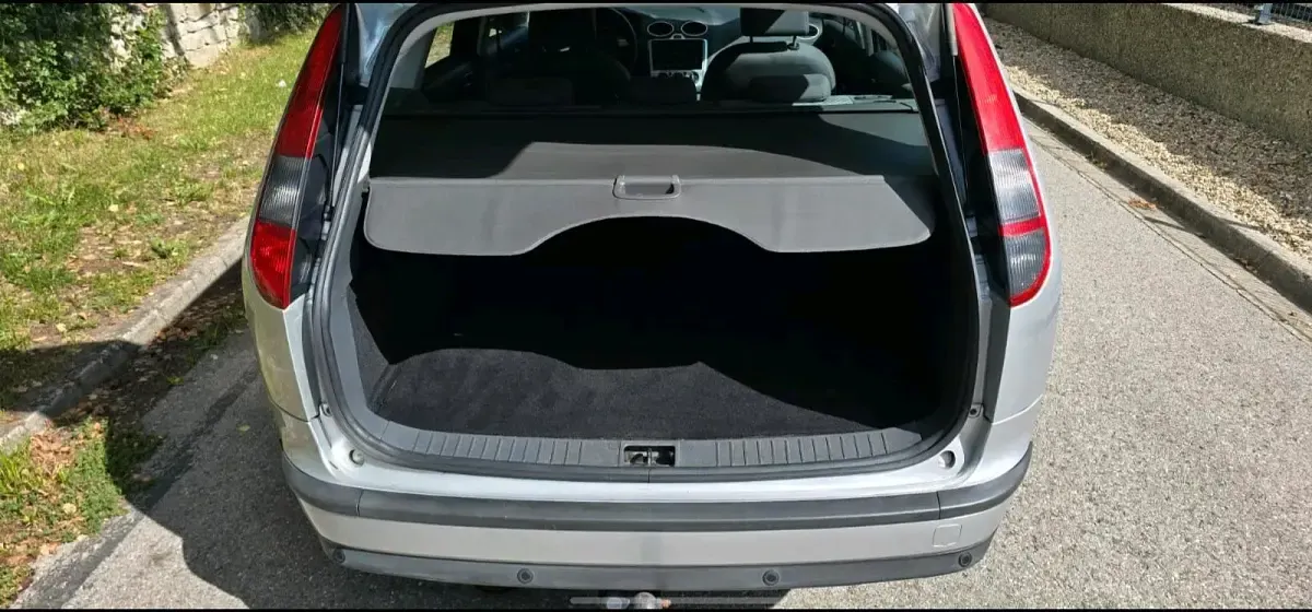 Usado Ford Focus 115 CV (84 kW) 2006 Plateado Familiar