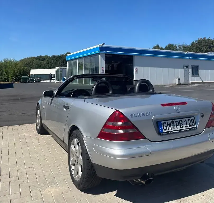 Gebraucht Mercedes SLK230 193 PS (141 kW) 1999 Silber Cabrio