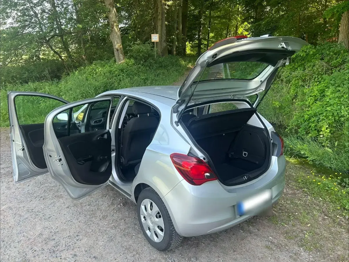 Używany Opel Corsa Edition 69 KM (50 kW) 2016 Srebrny Hatchback