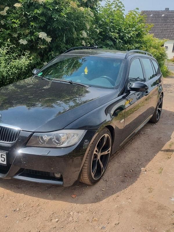 Schwarz Gebraucht 2008 BMW 330 Performance Kombi | 10.500 € (Etwas zu teuer) - Bild 1/4