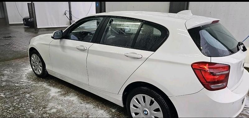 Gebraucht BMW 114 102 PS (75 kW) 2012 Weiß Kleinwagen