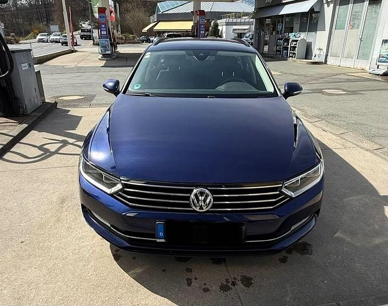Gebraucht VW Passat 150 PS (110 kW) 2017 Blau Kombi