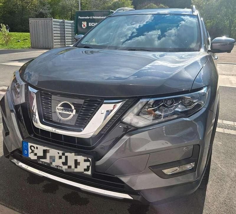 Grau Gebraucht 2018 Nissan X-Trail Tekna SUV | 17.900 € (Guter Preis) - Bild 1/4