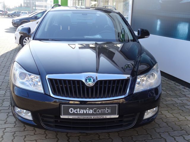 Gebraucht Skoda Octavia Ambition 140 PS (102 kW) 2012 Schwarz Kombi