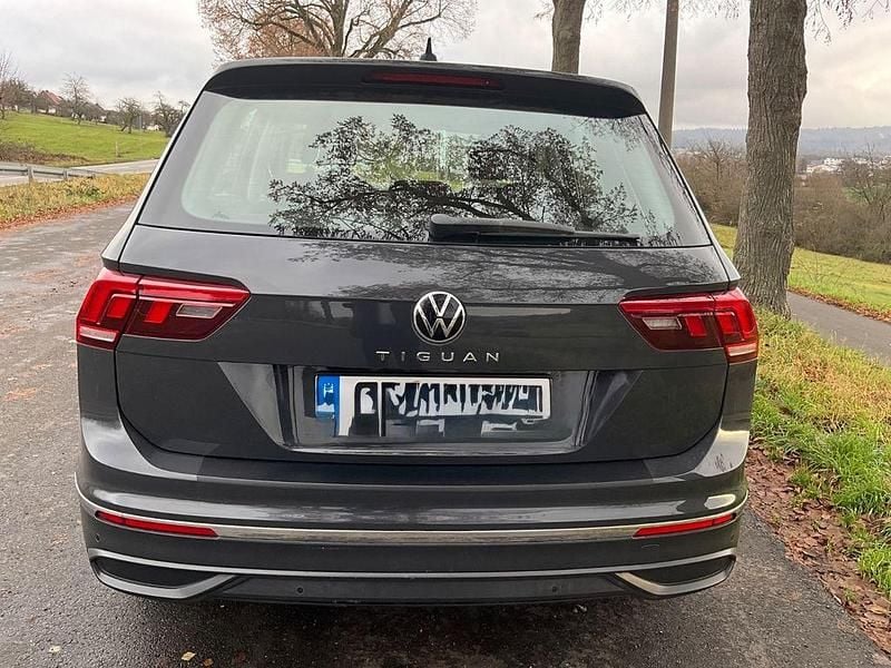 Gebraucht VW Tiguan 150 PS (110 kW) 2021 Grau SUV