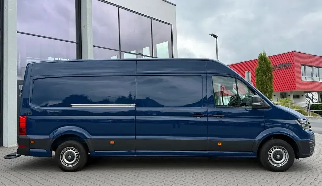 Gebraucht VW Crafter Trendline 177 PS (130 kW) 2023 Blau Van