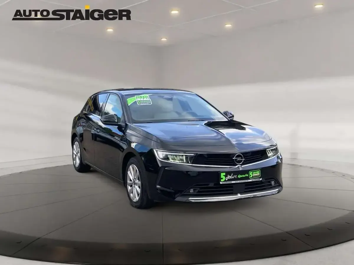 Gebraucht Opel Astra Elegance 131 PS (96 kW) 2023 Diamant schwarz/karbon schwarz Kleinwagen
