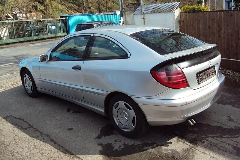 Silber Gebraucht 2002 Mercedes C220 Coupé | 1.500 € (Superpreis) - Bild 1/4