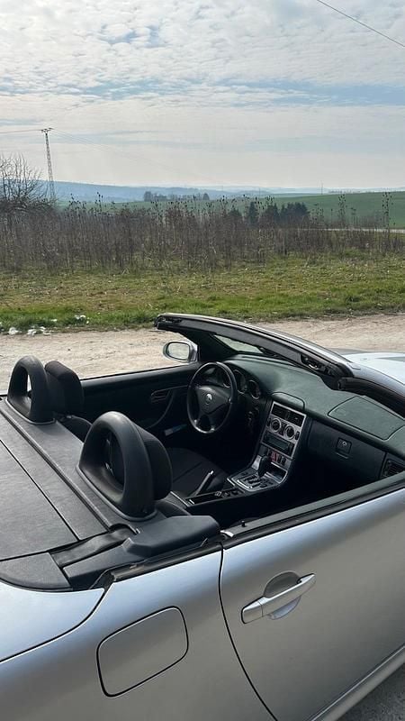 Gebraucht Mercedes SLK230 197 PS (144 kW) 2002 Silber Cabrio