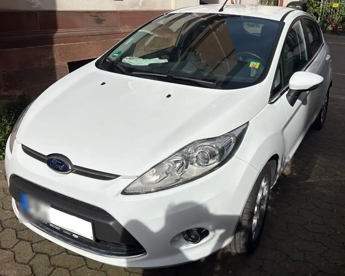 Gebraucht Ford Fiesta Titanium 82 PS (60 kW) 2012 Weiß Kleinwagen
